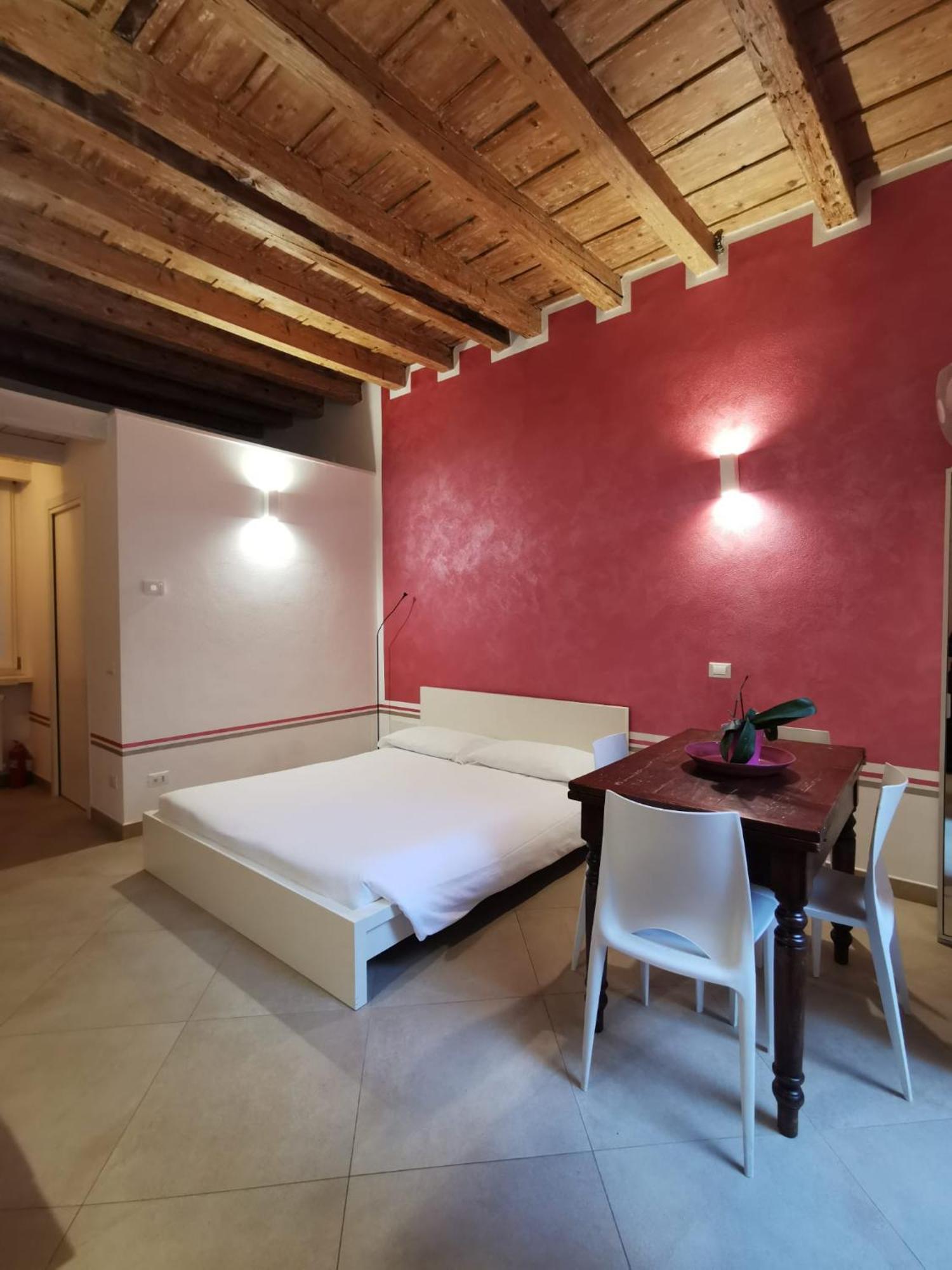 Flora Inn, Super Sweet Studio - Centro Bergamo Buitenkant foto